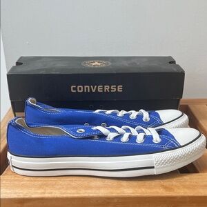 Converse bright blue never worn shoes size 8 in box